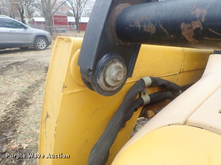 image for item DI7308 1999 John Deere 240  skid steer loader