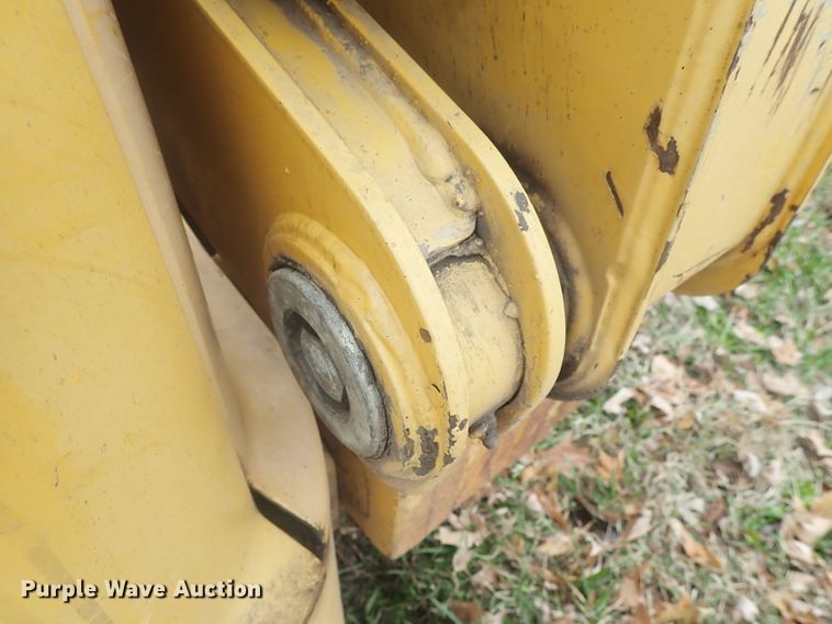 image for item DI7308 1999 John Deere 240  skid steer loader