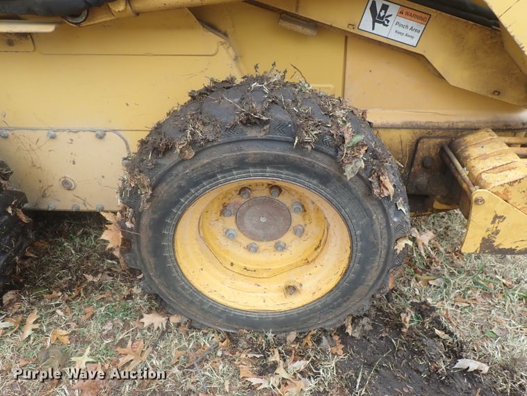 image for item DI7308 1999 John Deere 240  skid steer loader