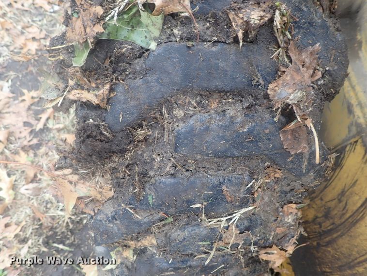 image for item DI7308 1999 John Deere 240  skid steer loader