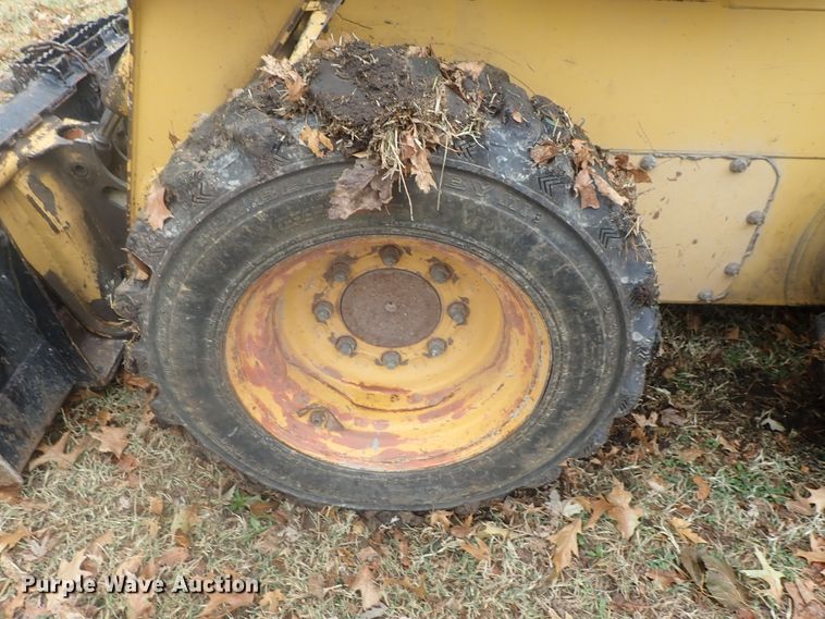 image for item DI7308 1999 John Deere 240  skid steer loader