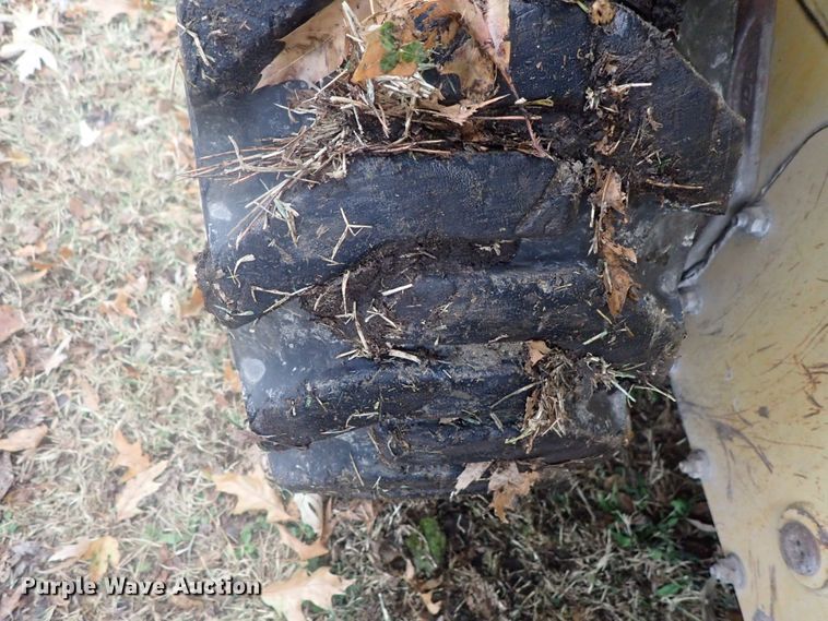 image for item DI7308 1999 John Deere 240  skid steer loader