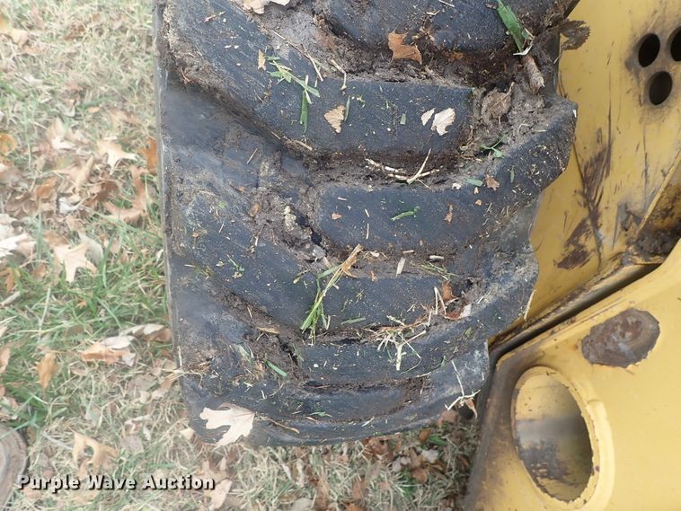 image for item DI7308 1999 John Deere 240  skid steer loader