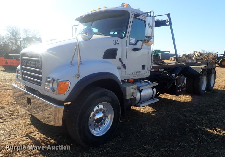 image for item DI7354 2003 Mack CV713  roll-off container truck