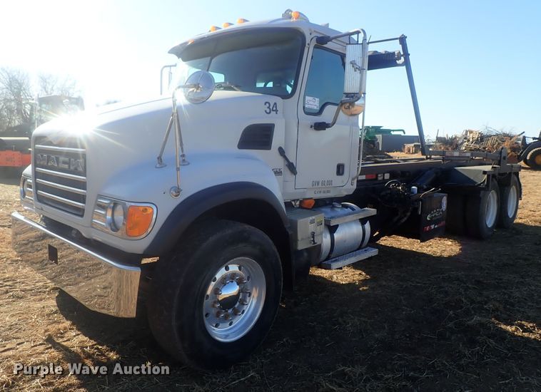 image for item DI7354 2003 Mack CV713  roll-off container truck