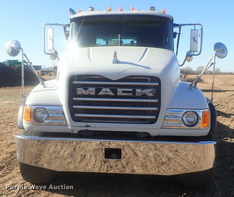 image for item DI7354 2003 Mack CV713  roll-off container truck