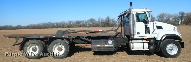 image for item DI7354 2003 Mack CV713  roll-off container truck