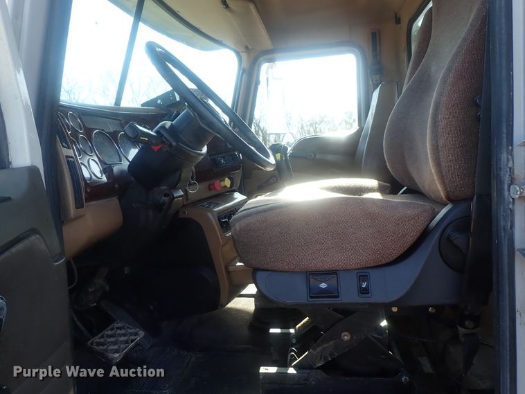 image for item DI7354 2003 Mack CV713  roll-off container truck