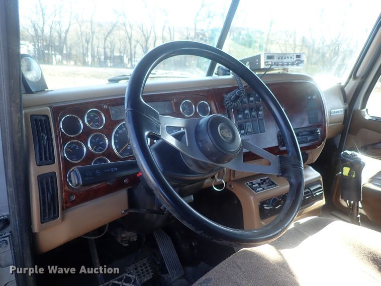 image for item DI7354 2003 Mack CV713  roll-off container truck