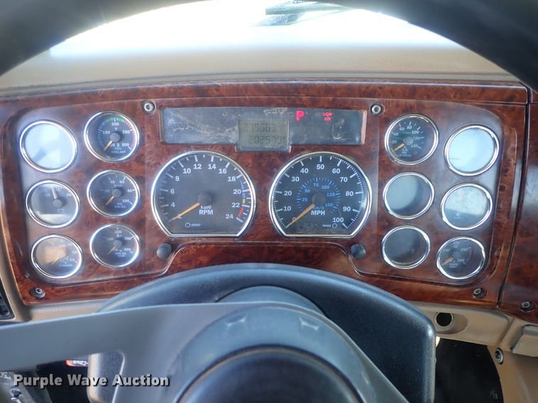 image for item DI7354 2003 Mack CV713  roll-off container truck