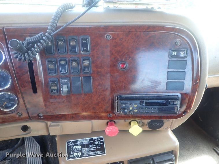 image for item DI7354 2003 Mack CV713  roll-off container truck