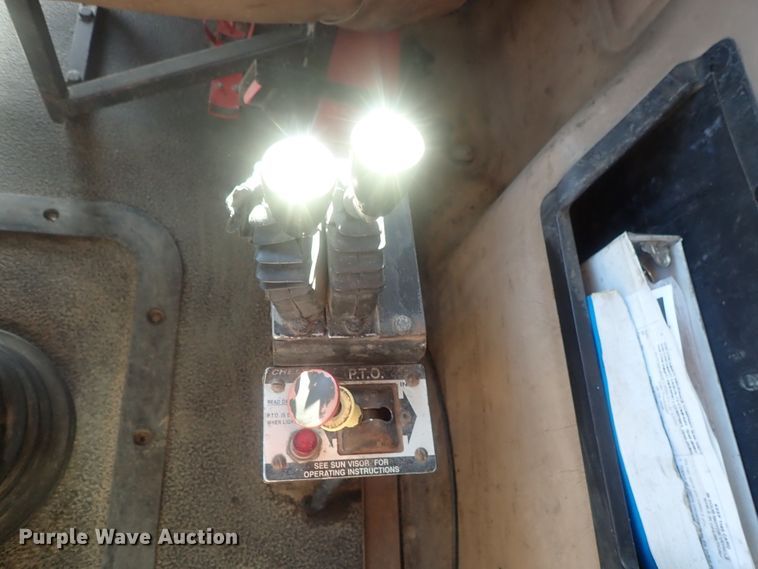 image for item DI7354 2003 Mack CV713  roll-off container truck