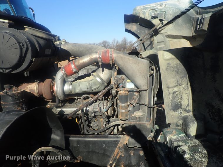 image for item DI7354 2003 Mack CV713  roll-off container truck