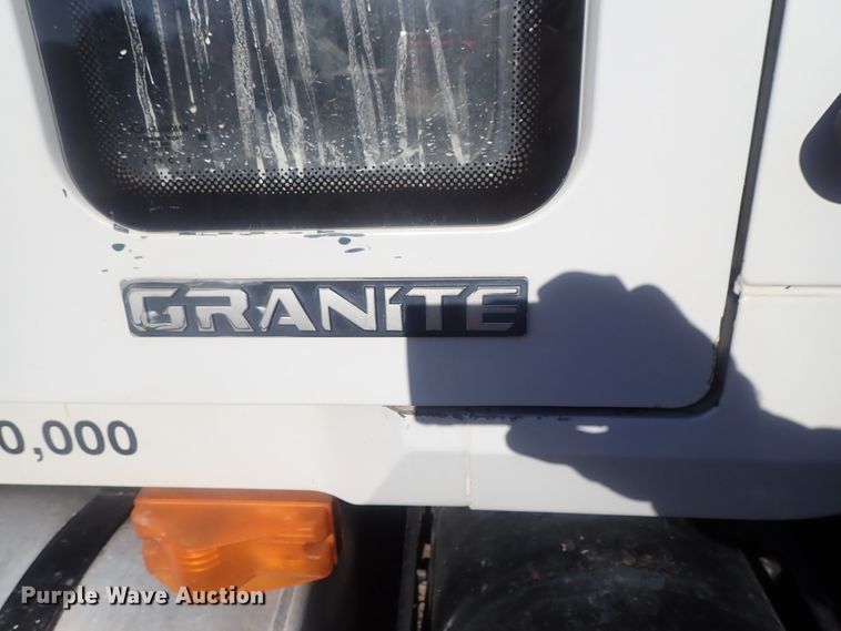 image for item DI7354 2003 Mack CV713  roll-off container truck