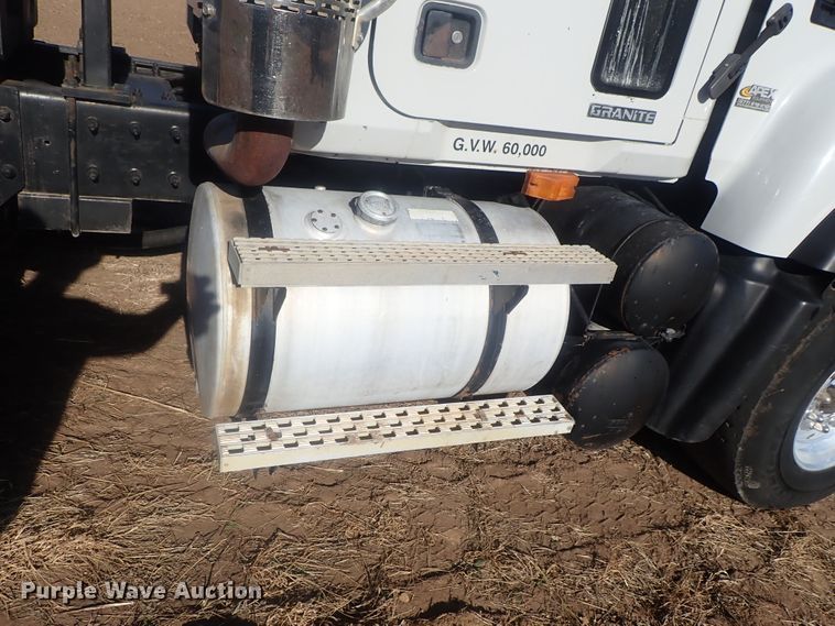 image for item DI7354 2003 Mack CV713  roll-off container truck