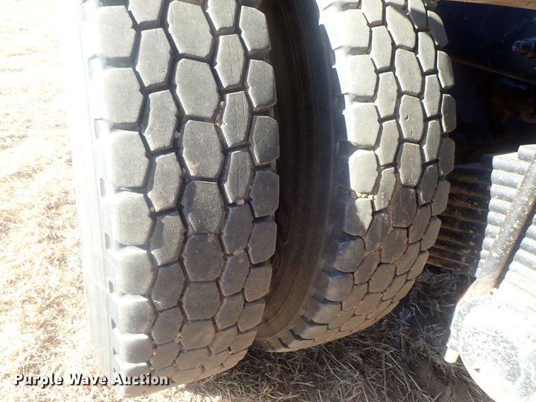 image for item DI7354 2003 Mack CV713  roll-off container truck