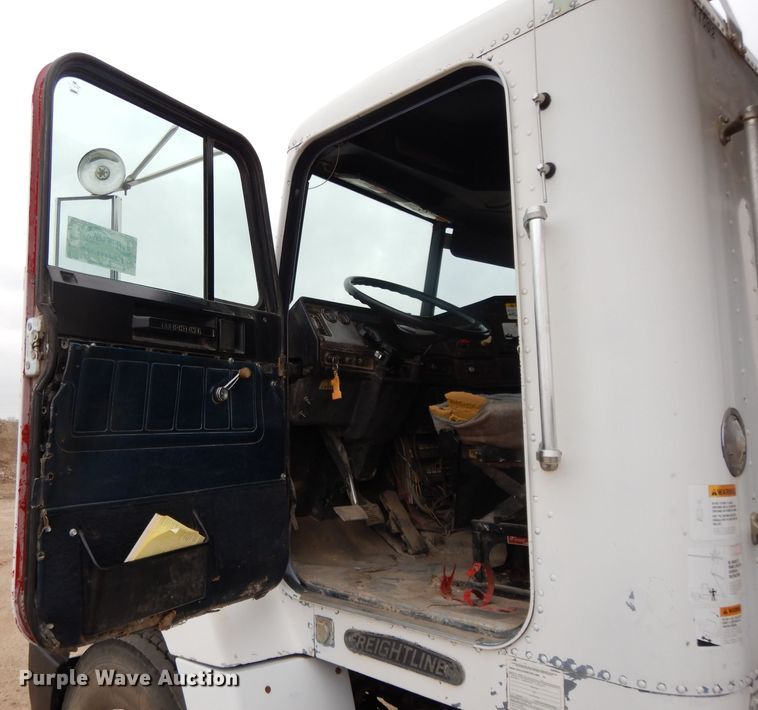 image for item DI8008 1993 Freightliner FLD  roll-off container truck