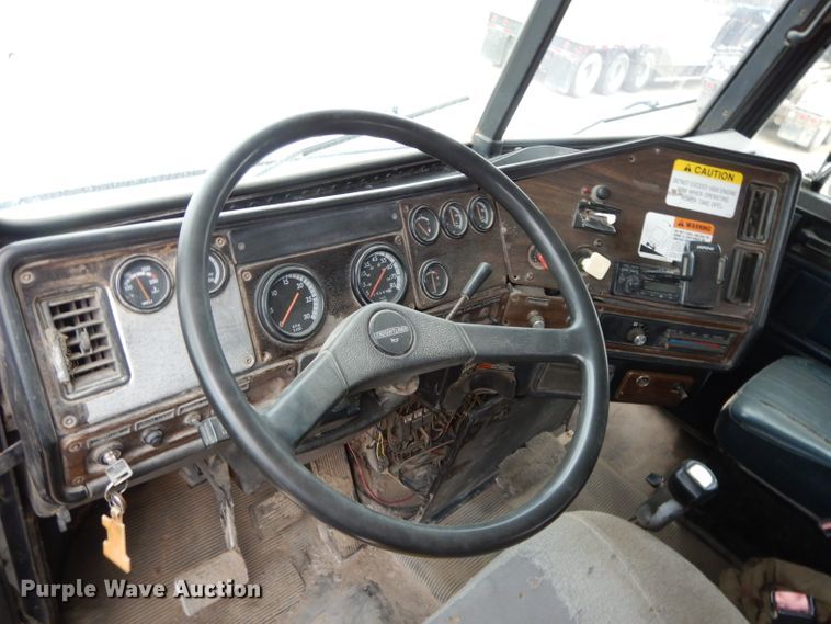 image for item DI8008 1993 Freightliner FLD  roll-off container truck