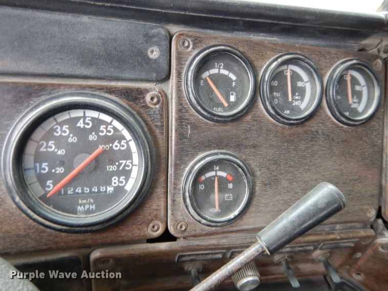 image for item DI8008 1993 Freightliner FLD  roll-off container truck