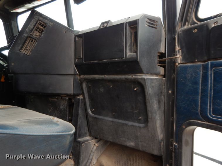 image for item DI8008 1993 Freightliner FLD  roll-off container truck