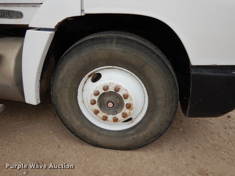 image for item DI8008 1993 Freightliner FLD  roll-off container truck