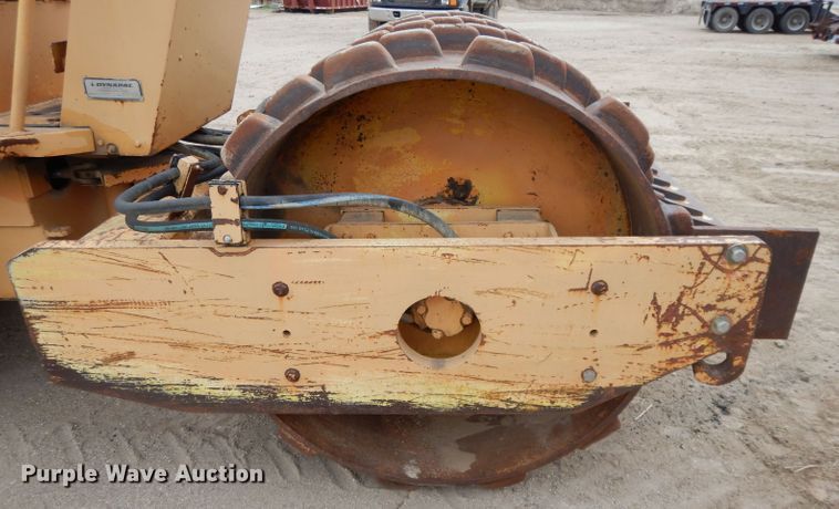 image for item DI8016 Dynapac CA15PD  vibratory single drum roller