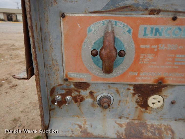 image for item DI8017 Lincoln Redface SA200 welder