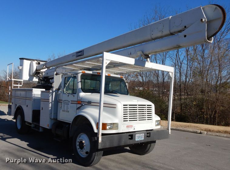 image for item DI8089 1999 International 4700  bucket truck