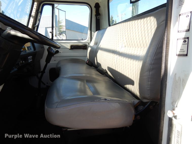 image for item DI8089 1999 International 4700  bucket truck