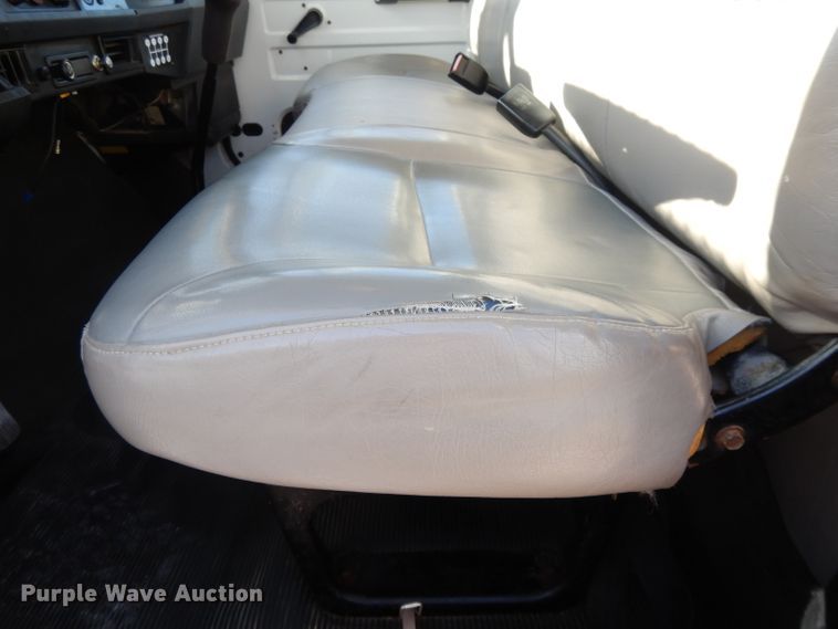 image for item DI8089 1999 International 4700  bucket truck