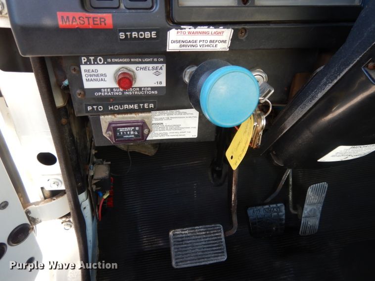 image for item DI8089 1999 International 4700  bucket truck