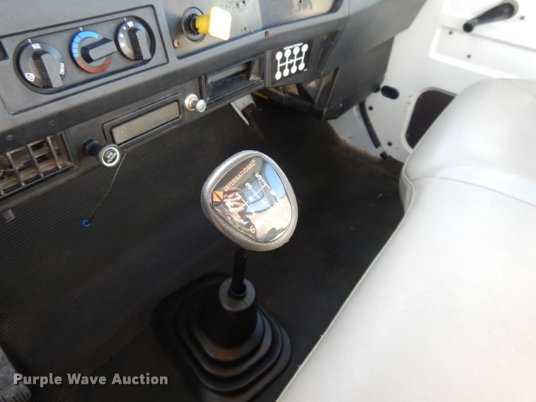 image for item DI8089 1999 International 4700  bucket truck