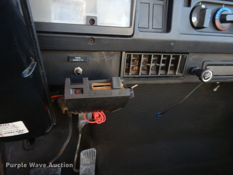 image for item DI8089 1999 International 4700  bucket truck