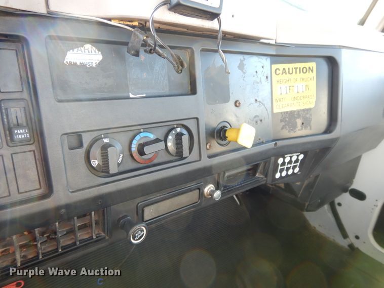 image for item DI8089 1999 International 4700  bucket truck