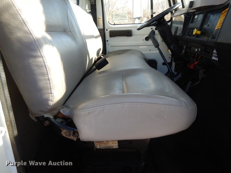 image for item DI8089 1999 International 4700  bucket truck