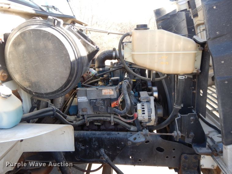 image for item DI8089 1999 International 4700  bucket truck