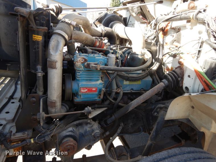 image for item DI8089 1999 International 4700  bucket truck