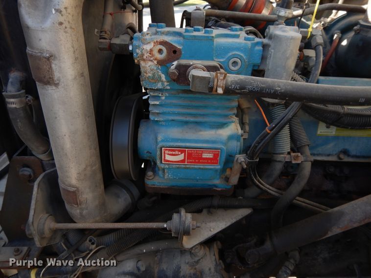 image for item DI8089 1999 International 4700  bucket truck