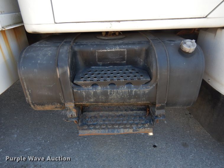 image for item DI8089 1999 International 4700  bucket truck