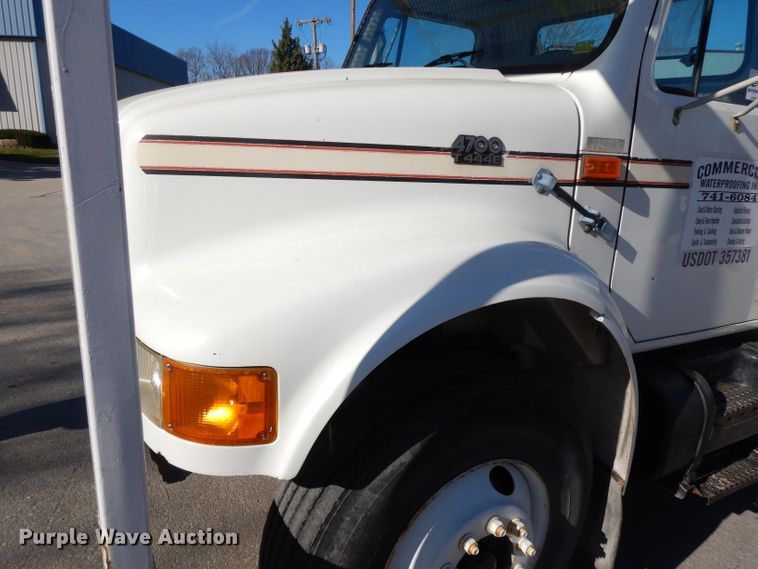 image for item DI8089 1999 International 4700  bucket truck