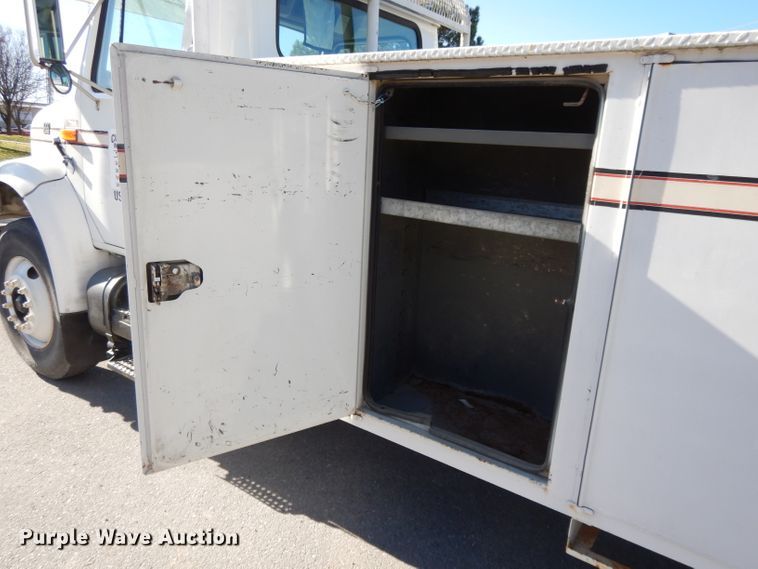 image for item DI8089 1999 International 4700  bucket truck