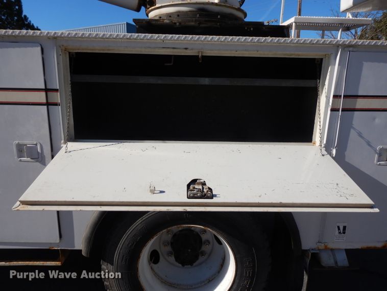 image for item DI8089 1999 International 4700  bucket truck