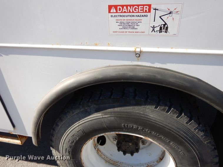 image for item DI8089 1999 International 4700  bucket truck