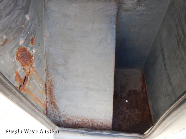 image for item DI8089 1999 International 4700  bucket truck