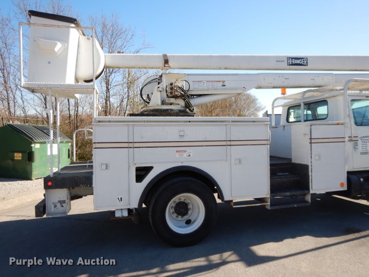 image for item DI8089 1999 International 4700  bucket truck