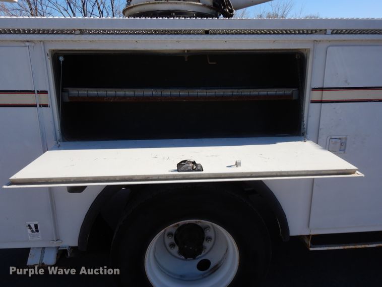 image for item DI8089 1999 International 4700  bucket truck