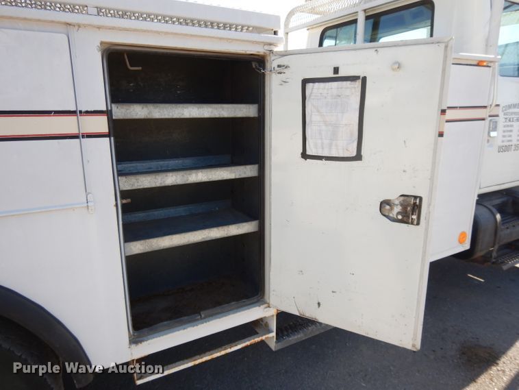 image for item DI8089 1999 International 4700  bucket truck