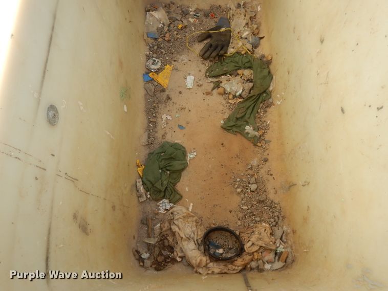 image for item DI8089 1999 International 4700  bucket truck