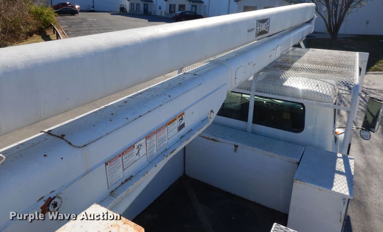 image for item DI8089 1999 International 4700  bucket truck