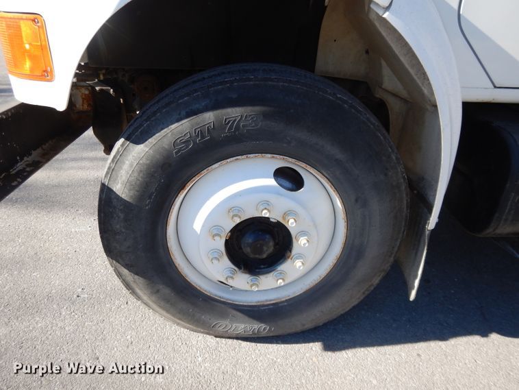 image for item DI8089 1999 International 4700  bucket truck